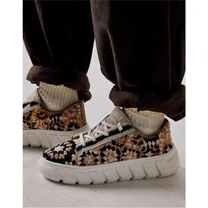 Floral Embroidered Women's Sneakers